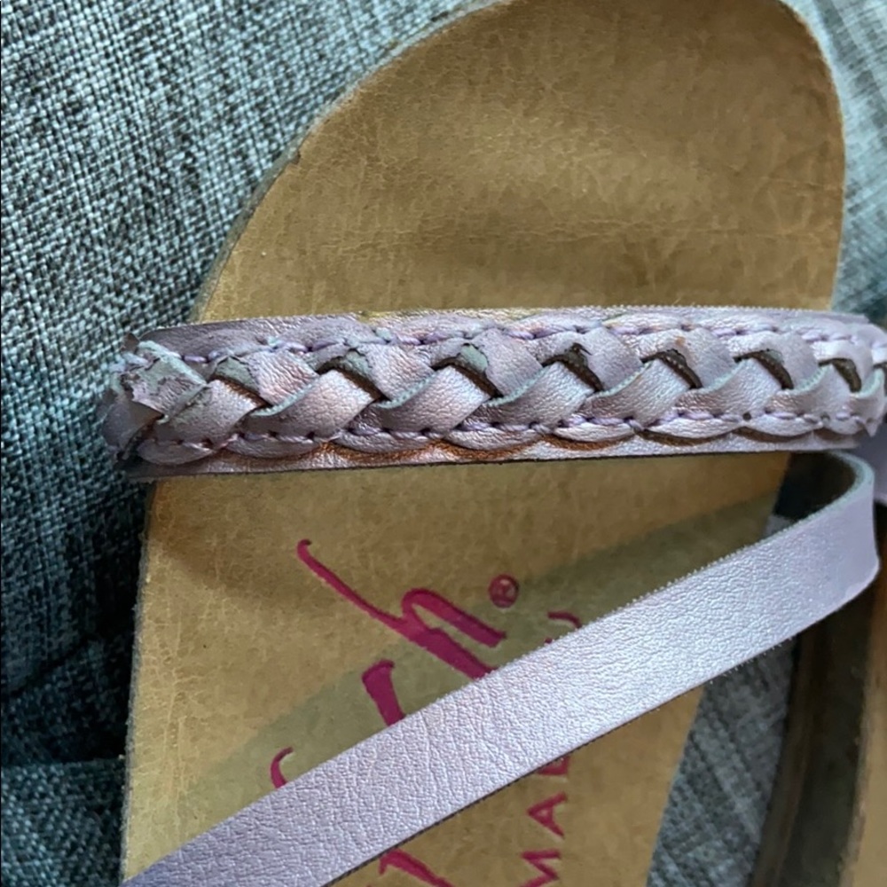 Lavender Blowfish sandals- SO CUTE!! - Picture 5 of 7